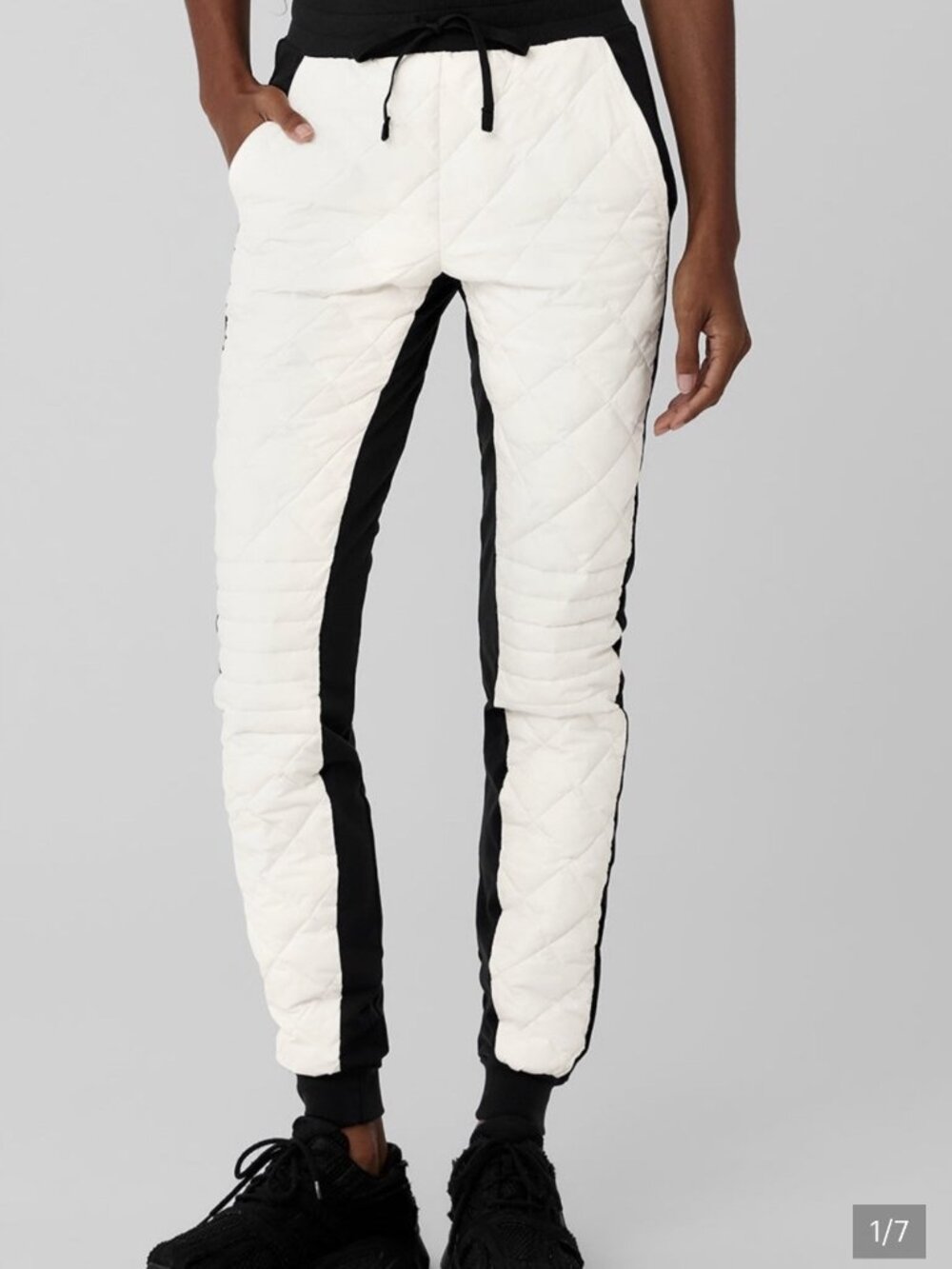 NWOT ALO WHITE CREAM BLACK QUILTED YOGA SWEATPANTS SIZE: S
